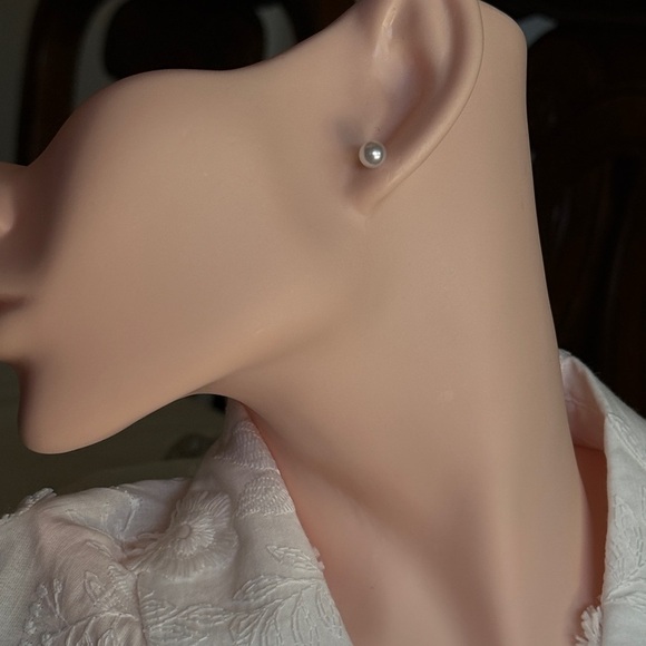 🤍 Classic Pearl Stud Earrings | Timeless & Elegant Style ✨ - Picture 2 of 2